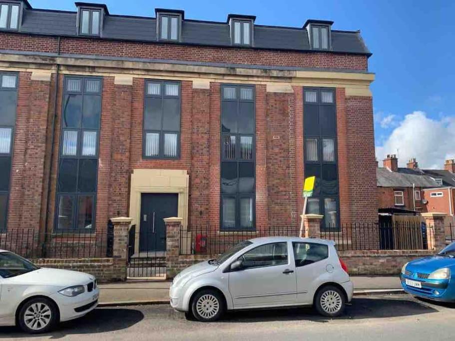 Ferienwohnung Newly Built 2 Bed Flat In The Heart Of Leek Exterior foto