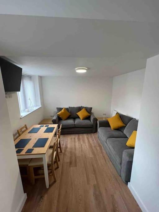 Ferienwohnung Newly Built 2 Bed Flat In The Heart Of Leek Exterior foto